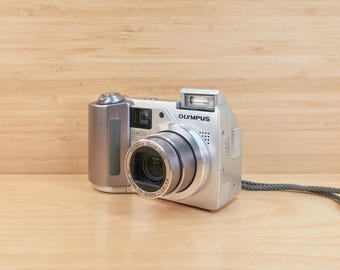 Vintage Olympus CAMEDIA C-5500 Zoom / 5.1MP Digital Camera / Tested & Working
