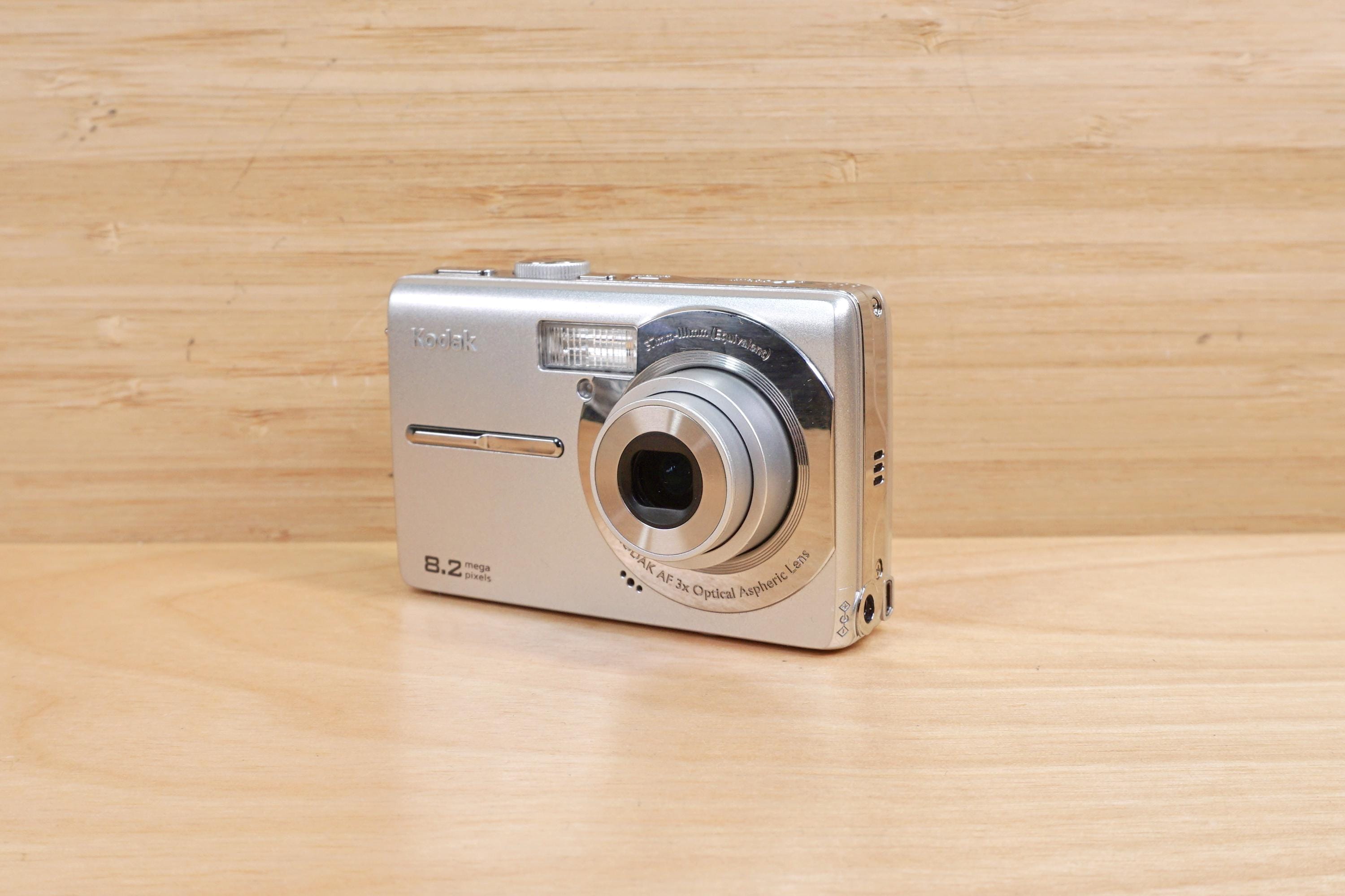 Vintage Kodak Easyshare MD853 / 8.2MP Digital Camera / 3x Optical