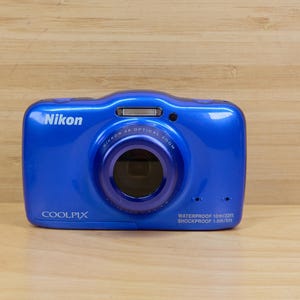 Vintage Nikon Coolpix S32 13.2 MP Waterproof Digital Camera, Full HD Video, Blue