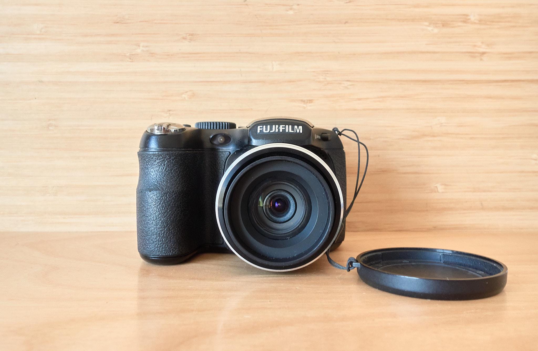 Fujifilm FinePix S1800 12.2MP Superzoom Bridge Digital Camera with 18x Optical Zoom