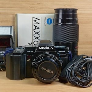 Vintage Minolta Maxxum 7000 Filmkamera / 35 mm SLR / 50 mm f/1.7 + Objektiv 70–210 mm f/4 / Made in Japan