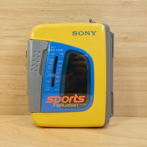 Sony Sports Walkman WM-FS191 Cassette Player with AM/FM Radio / Vintage / Tested & Working