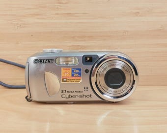 Sony Cyber-Shot DSC-P93 / 5.1MP Digital Camera / 3x Optical Zoom / Made in Japan