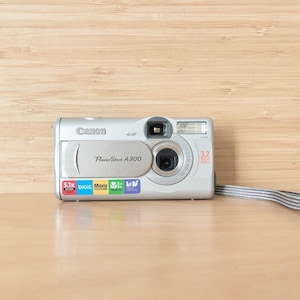 Canon PowerShot A300 Digital Camera Silver 3.2MP 5.1x Digital Zoom Vintage Compact
