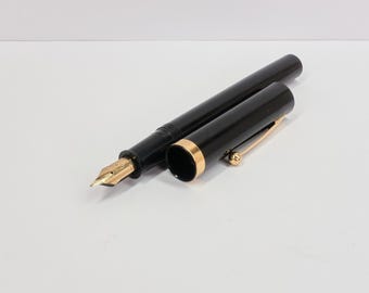 Sheaffer No Nonsense Fountain Pen / Black with Gold Trim / Medium M Nib / Made in USA