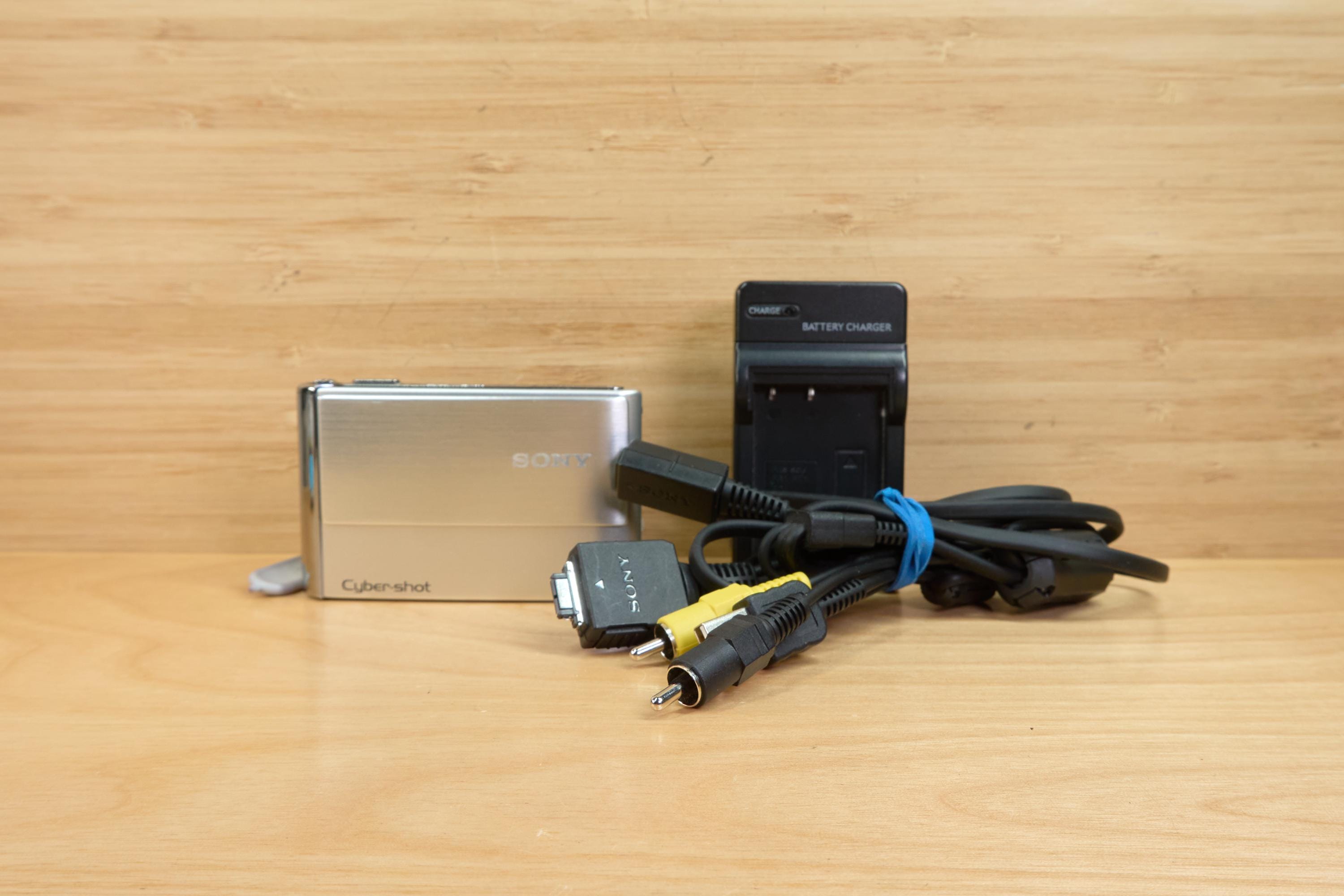 SONY Cyber-shot DSC-T70 本体とバッテリー レトロ SONY Cyber