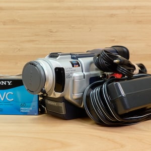 Vintage Sony DCR-TRV17 MiniDV Camcorder / Made in Japan / Tested
