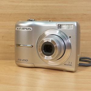 Vintage Olympus FE-210 / 7MP Digital Camera / 3× Optical Zoom / Tested & Working