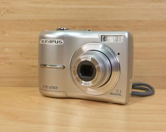 Vintage Olympus FE-210 / 7MP Digital Camera / 3× Optical Zoom / Tested & Working