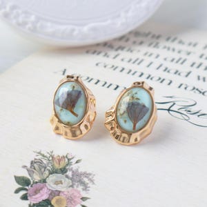 Romantic Real Flower Resin Earrings, Unique Floral Studs, Vintage Oval Bridal Earrings, Elegant Statement Jewelry, Victorian Summer Earrings