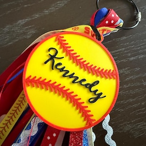 Personalisierte benutzerdefinierte Softball / Baseball Taschenanhänger, Bogg Bag, Sporttaschenanhänger, benutzerdefinierte Teamfarben, Geschenk des Trainers, Team Mom