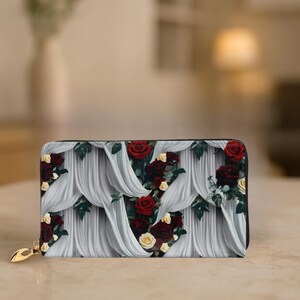 Cartera de mano de cuero con diseño floral gótico y caprichoso: cartera larga con cremallera, ranuras para tarjetas y monedero.