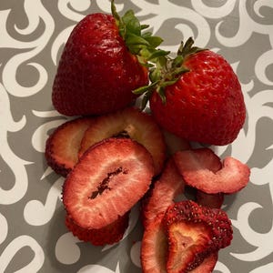 Freeze-Dried Strawberries/Strawberry/Straberry Snack/Freeze Dried Snack/Steawberry Snack/Fresh Strawberries