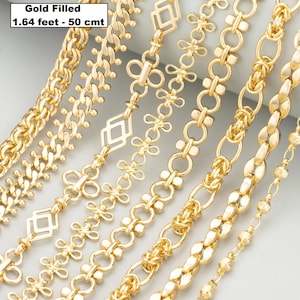 Könnte beinhalten: Eine Sammlung von goldgefüllten Ketten in verschiedenen Gliederstilen, darunter geometrische, ovale und strukturierte Muster. Der Text im Bild lautet Gold Filled 1.64 feet - 50 cm. Diese Metallketten sind nebeneinander in vertikaler Ausrichtung angeordnet.