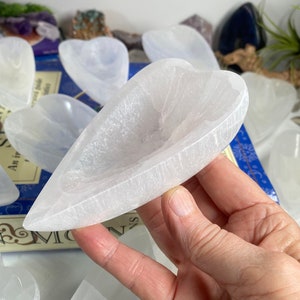 Selenite Heart Bowl, Heart Shaped Selenite Charging Dish, Selenite Crystal Bowl from Morocco, Selenite Ring Dish, ONE Piece, No 949
