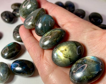 Tumbled Labradorite Pebbles, Labradorite Crystal Stones from Madagascar, Average Size 1 - 1.5 inches, Flashy Labradorite Tumbles, No 846