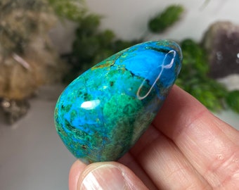 Chrysocolla Free Form from Peru, Tumbled Chrysocolla Palm Stone, Polished vivid blue and green Chrysocolla specimen, 51 grams, No 820