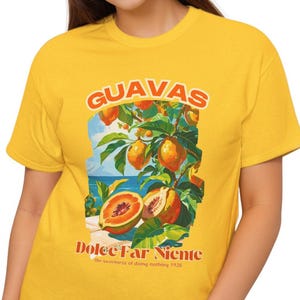 Camiseta Dolce Far Niente com frase italiana e goiaba, camiseta vintage com estampa de cartão-postal da Sicília, camiseta de verão mediterrânea descontraída e com estampa pictórica