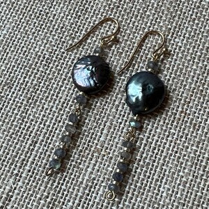 Rainbow Peacock Pearl and Labradorite Drop Earrings, Black Coin Pearl Drop Earrings, MOB Pearl Earrings, Button Pearl Drop Earrings