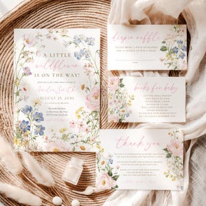 Puede incluir: Un conjunto de papelería para baby shower con diseño floral. La invitación dice "A Little Wildflower is on the Way!" con el nombre Amelia Smith y la fecha 25 de agosto de 2030. Incluye rifa de pañales, libros para bebés y tarjetas de agradecimiento.