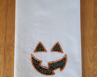 Halloween Tea Towel, Embroidered Tea Towels, Pumpkin Face, Jack O'Lantern, Halloween, Pumpkin, Kitchen Towels, Flour Sack Towels, Dish Towel