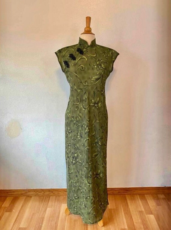 Vintage green floral cheongsam with keyhole back … - image 2