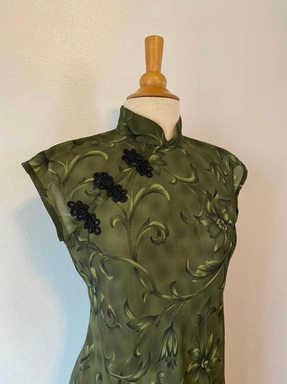 Vintage green floral cheongsam with keyhole back … - image 3