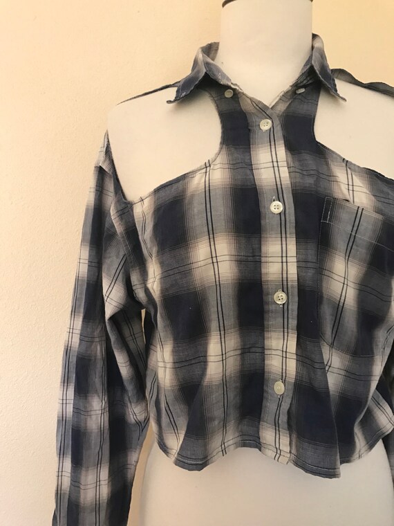 Grungey open shoulder plaid button up - image 5