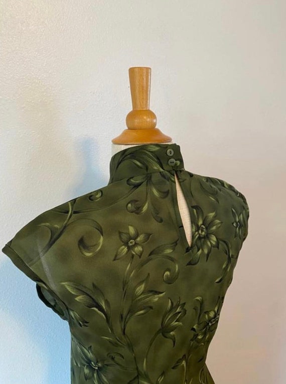 Vintage green floral cheongsam with keyhole back … - image 5