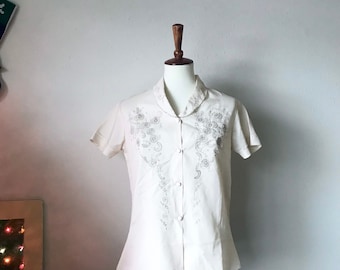 10 Dollar SALE - Vintage silky embroidered women’s cream top size small