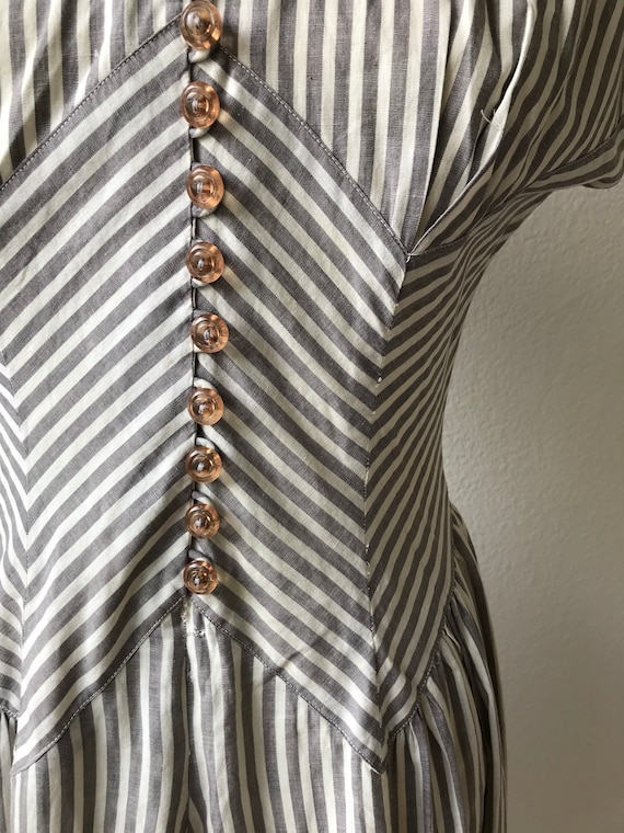 Vintage grey 1940s striped chevron collar dress s… - image 4