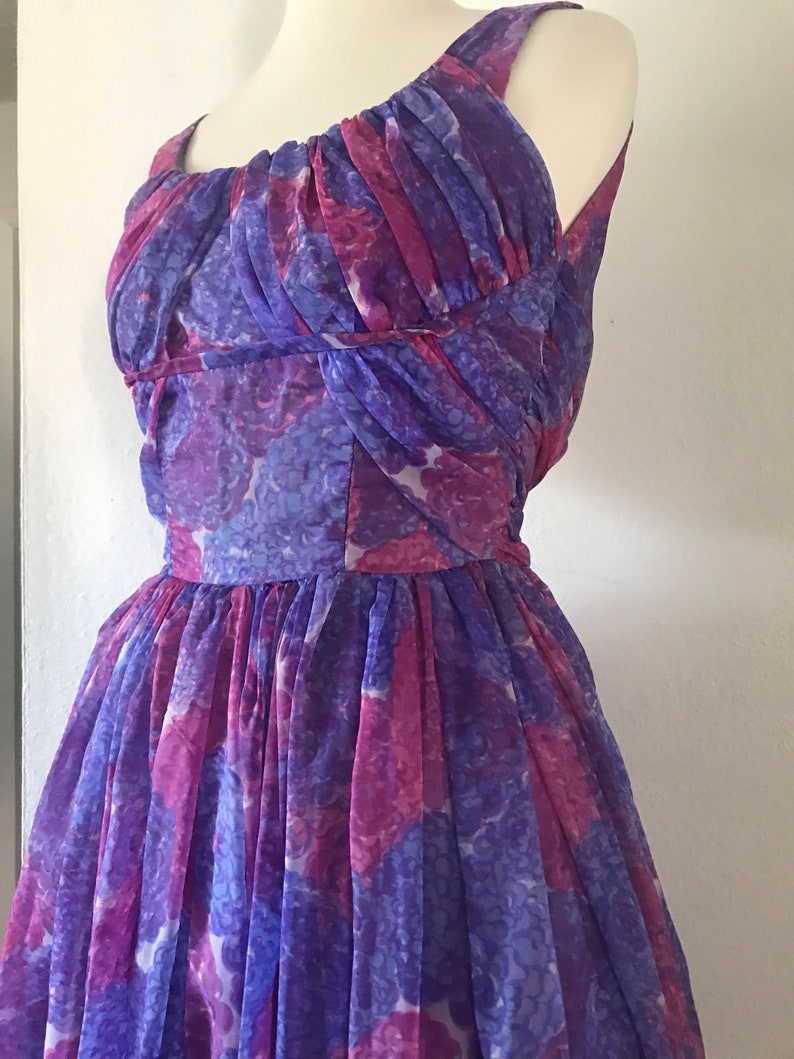 Vintage 50s purple garden dream day dress with full skirt and crinoline size xs image 5