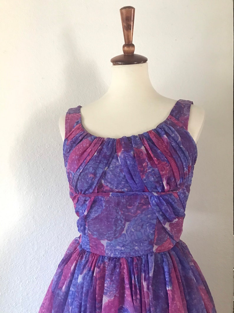 Vintage 50s purple garden dream day dress with full skirt and crinoline size xs image 3