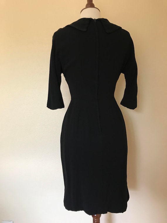 Vintage black wiggle dress 1950s size S silk neck… - image 4