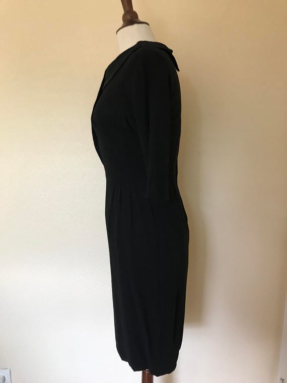 Vintage black wiggle dress 1950s size S silk neck… - image 3