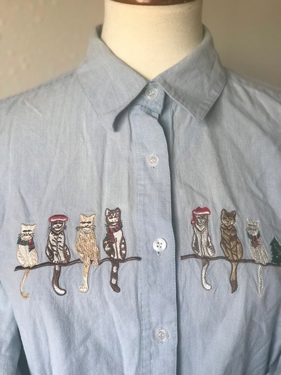 Christmas cats chambray collar button up sz small - image 3