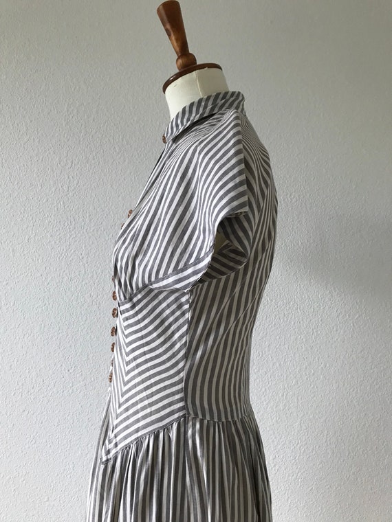 Vintage grey 1940s striped chevron collar dress s… - image 6
