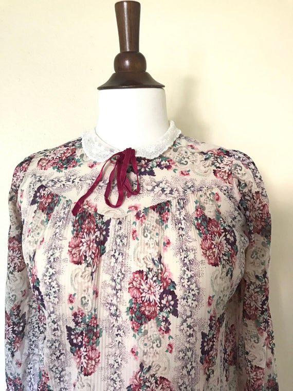 Vintage Lace collar bow tie blouse 1970s sz S