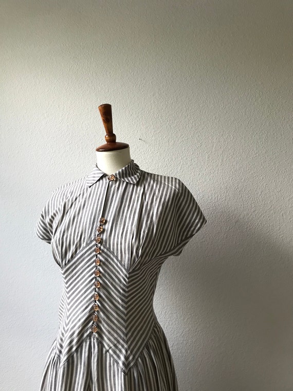 Vintage grey 1940s striped chevron collar dress s… - image 7