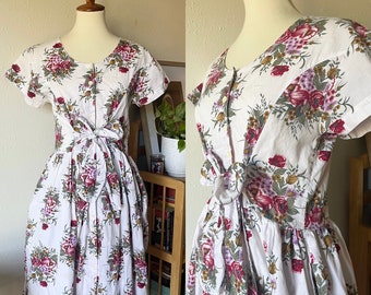 Vintage floral white day dress with front tie bow size small