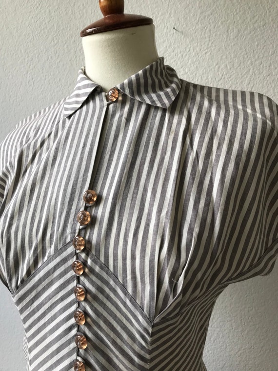 Vintage grey 1940s striped chevron collar dress s… - image 8