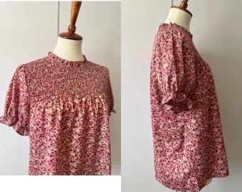 Top babydoll vintage con mangas abullonadas y estampado floral rosa oscuro, talla pequeña a mediana