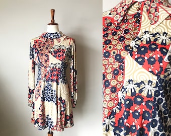 Vintage 1960s groovy babydoll dress cream long sleeve size xs to small