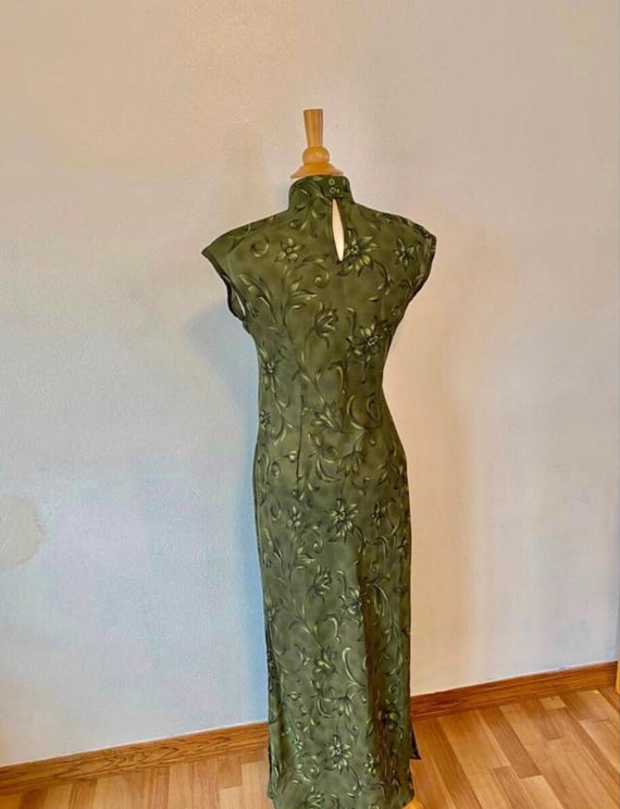 Vintage green floral cheongsam with keyhole back … - image 4