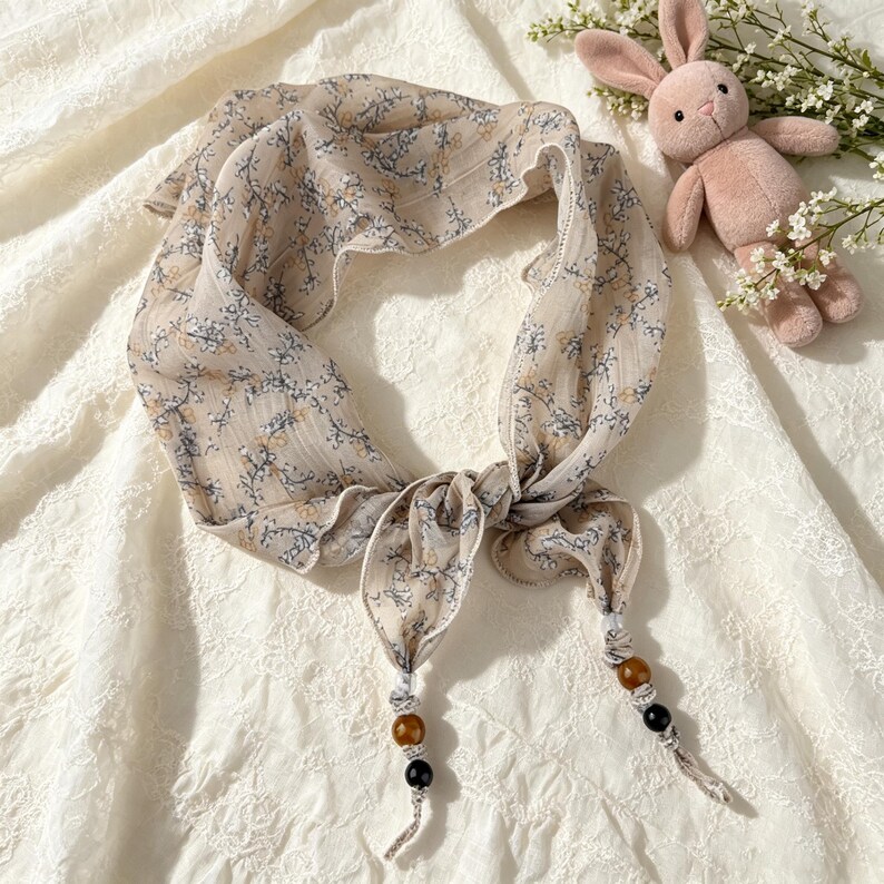 Floral Triangle Scarf Women, Spring Summer Neck Scarf, Lightweight Bandana Scarf, Cottagecore Neckerchief, Boho Hair Scarf, French Neck Tie Gray Floral