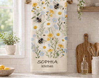Personalized Bee Floral Kitchen Towel, Custom Name Dish Towel, Daisy Flower Tea Towel, Farmhouse Kitchen Decor, Rustic Housewarming Gift