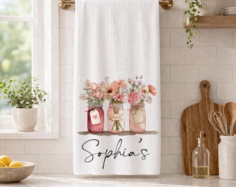 Personlig blommig kökshandduk i masonburk, kökshandduk med eget namn, rustik blomsterdekoration, present till lantlig köksgåva, present till mors dag