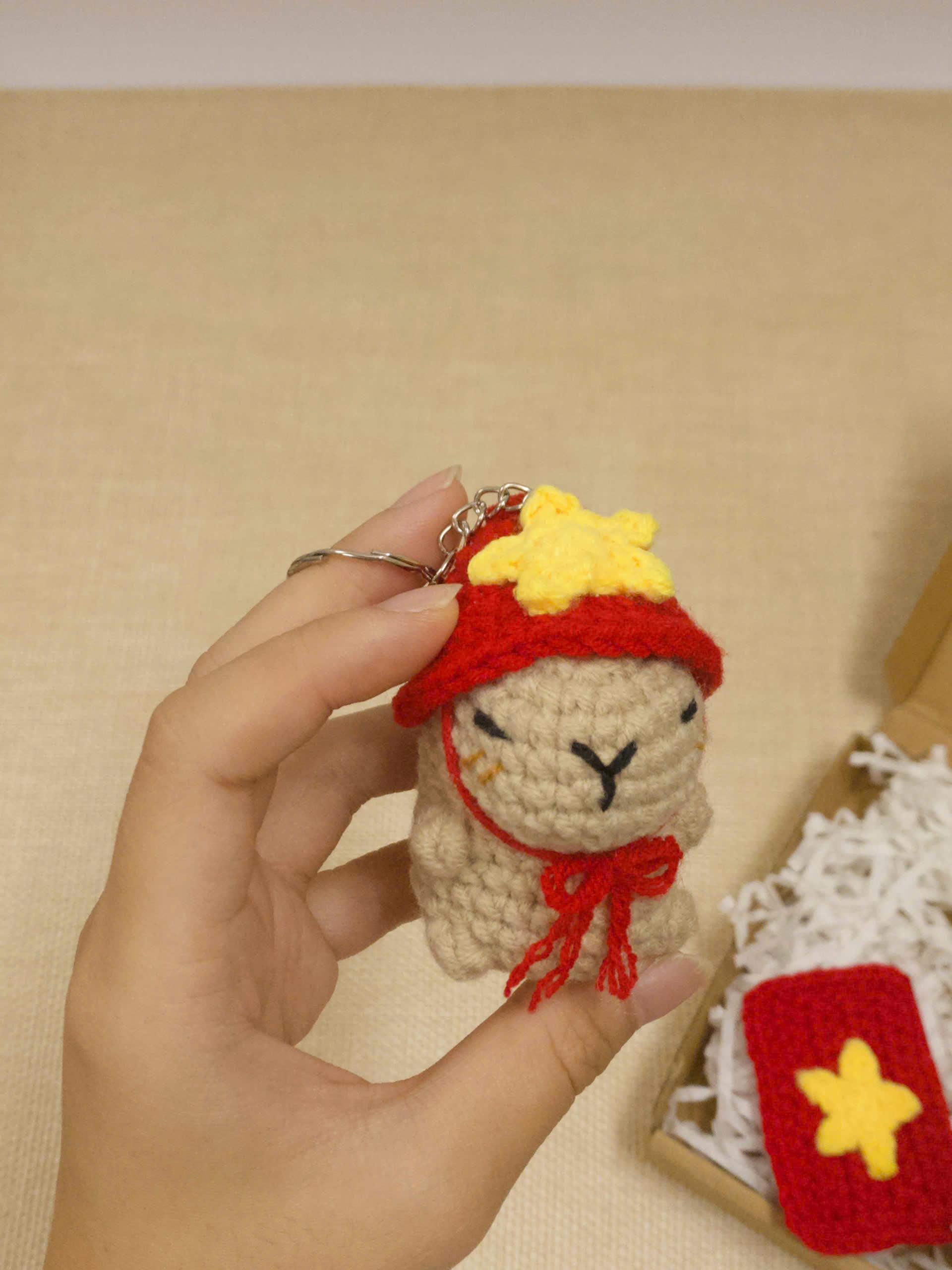 Vietnamese Capybara Keychain – Handmade Crochet Charm - Bag