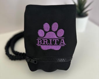 Sacchetto ricamato per snack per cani: borsa a clip o a tracolla con dispenser per sacchetti per escrementi.