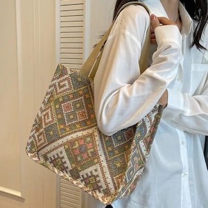 Large Capacity Canvas Tote Bag – Fashionable Shoulder Bag for Work, School, Travel & Everyday Use